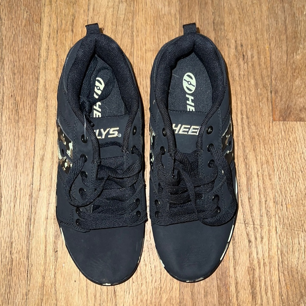 Heely’s youth size 6